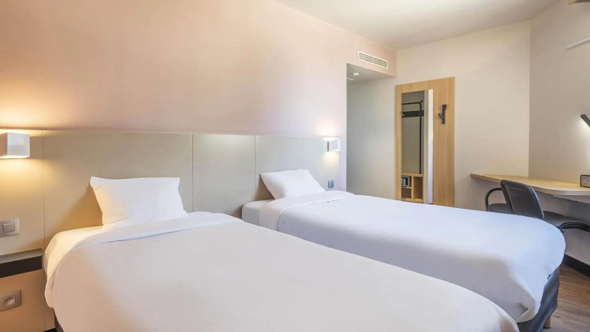B&B Hotel Marseille Centre La Timone 2*,