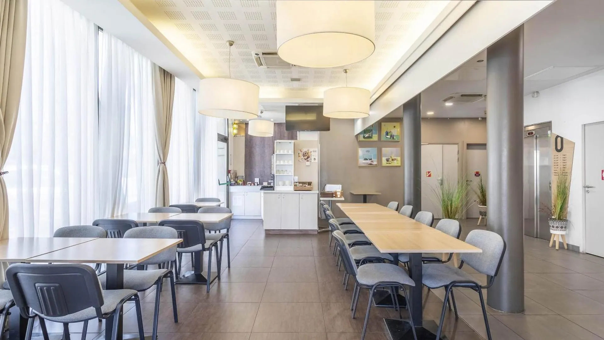 B&B Hotel Marseille Centre La Timone 2*,